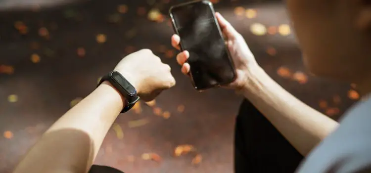 How to Set Time on a Smart Watch Using Your Smartphone
